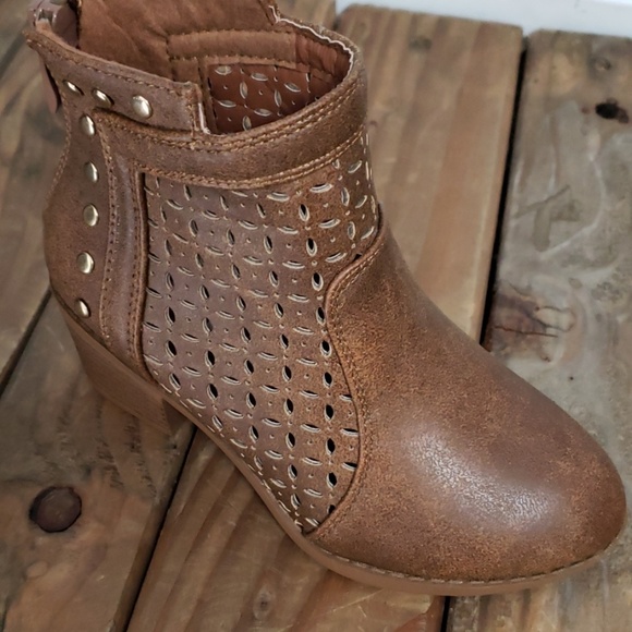 Light brown Children bootie with gold accents - Picture 5 of 8